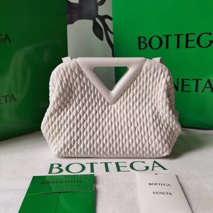 bo*te*ga Ve*ne*ta small point bag in white quilted leather