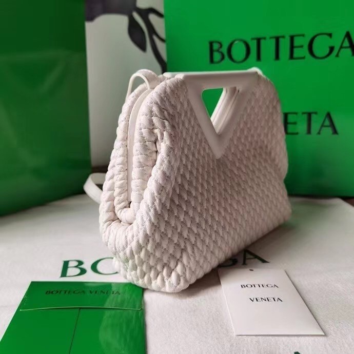 bo*te*ga Ve*ne*ta small point bag in white quilted leather