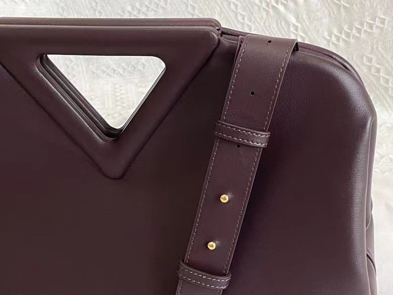bo*te*ga Ve*ne*ta medium point top handle bag in grape leather