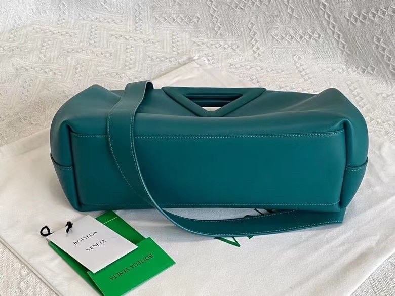 bo*te*ga Ve*ne*ta medium point top handle bag in mallard leather