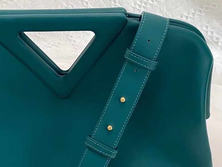 bo*te*ga Ve*ne*ta medium point top handle bag in mallard leather