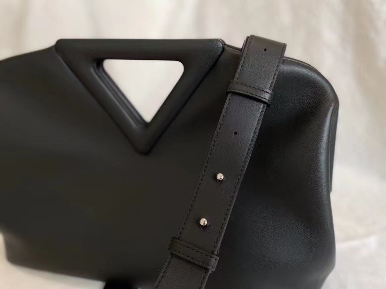 bo*te*ga Ve*ne*ta medium point top handle bag in black leather