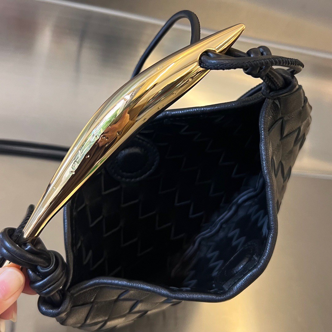 bo*te*ga Ve*ne*ta sardine mini bag in black intrecciato lambskin