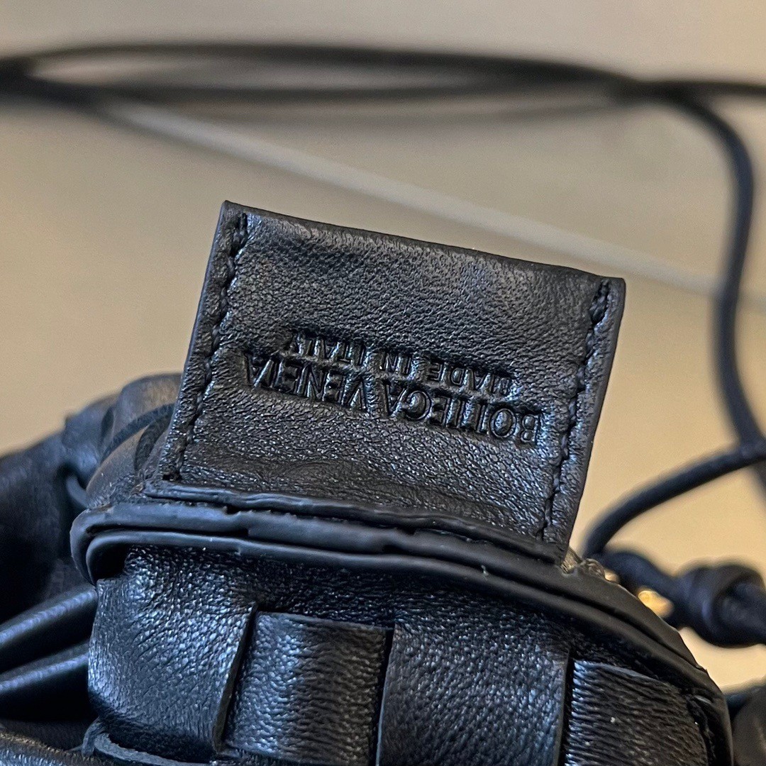 bo*te*ga Ve*ne*ta sardine mini bag in black intrecciato lambskin