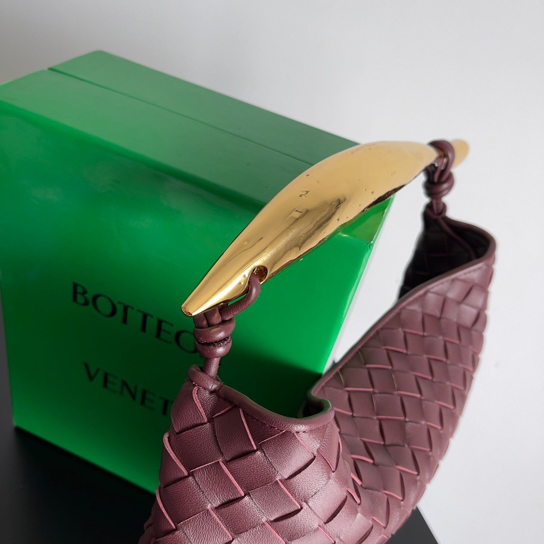 bo*te*ga Ve*ne*ta small sardine bag in barolo intrecciato lambskin