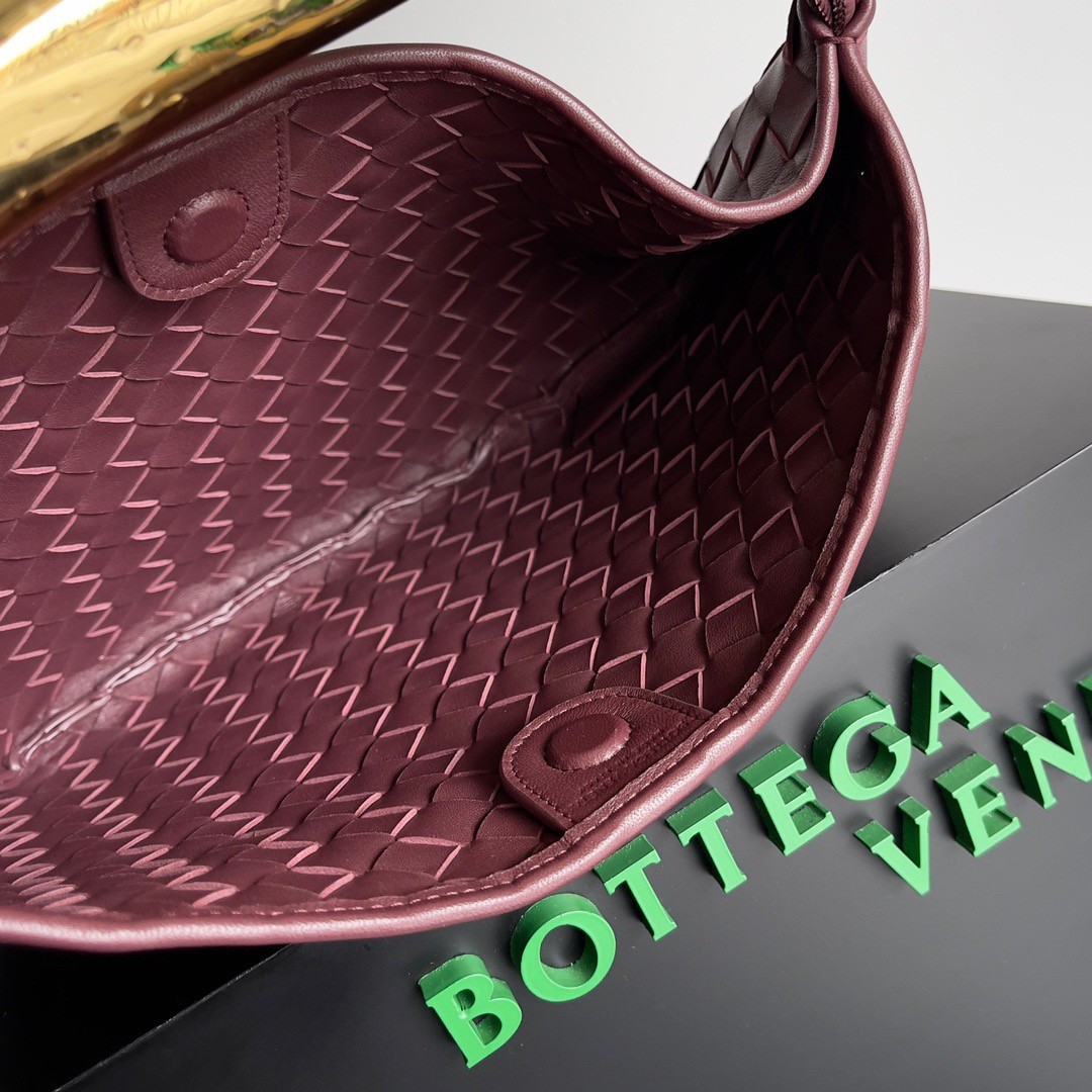 bo*te*ga Ve*ne*ta small sardine bag in barolo intrecciato lambskin