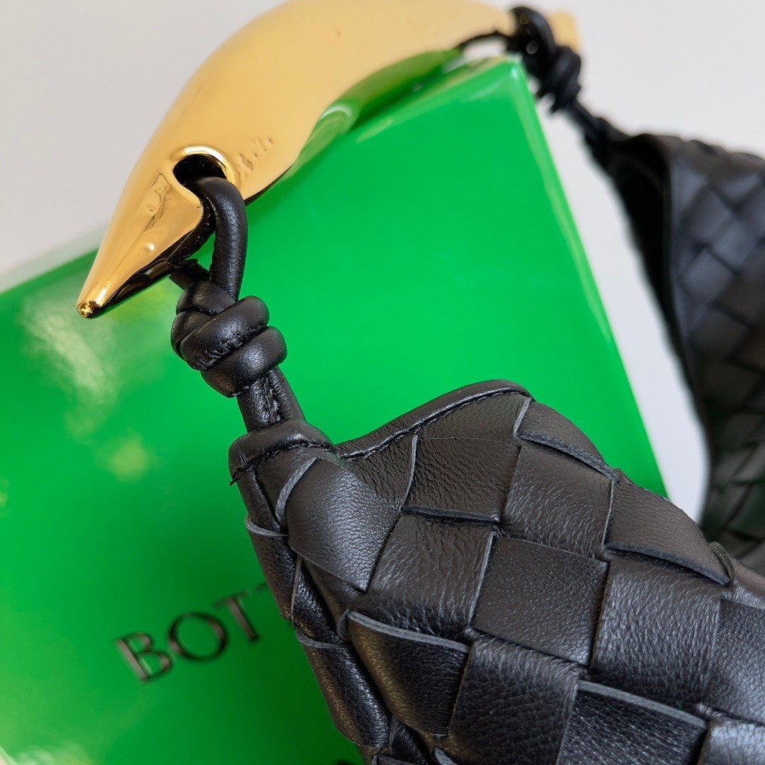 bo*te*ga Ve*ne*ta small sardine bag in black intrecciato lambskin