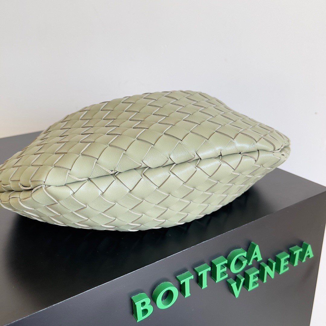 bo*te*ga Ve*ne*ta small sardine bag in travertine intrecciato lambskin