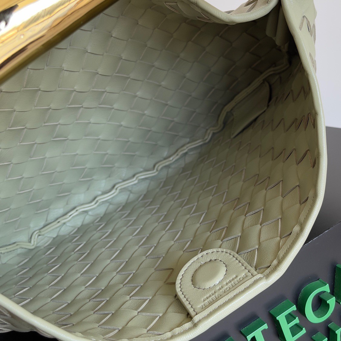 bo*te*ga Ve*ne*ta small sardine bag in travertine intrecciato lambskin