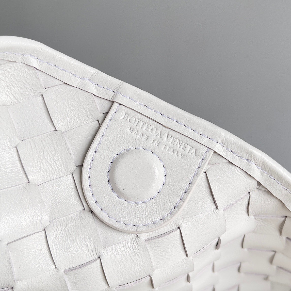 bo*te*ga Ve*ne*ta small sardine bag in white intrecciato lambskin