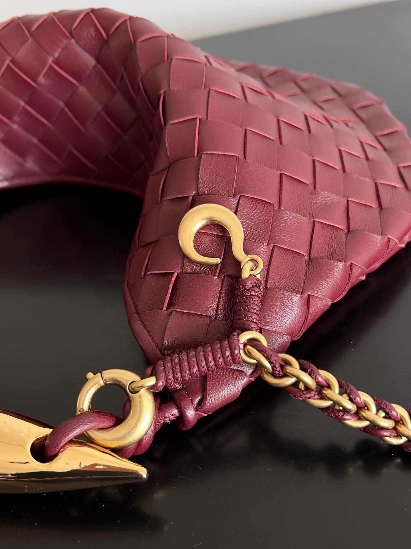 bo*te*ga Ve*ne*ta sardine small bag with chain in barolo lambskin