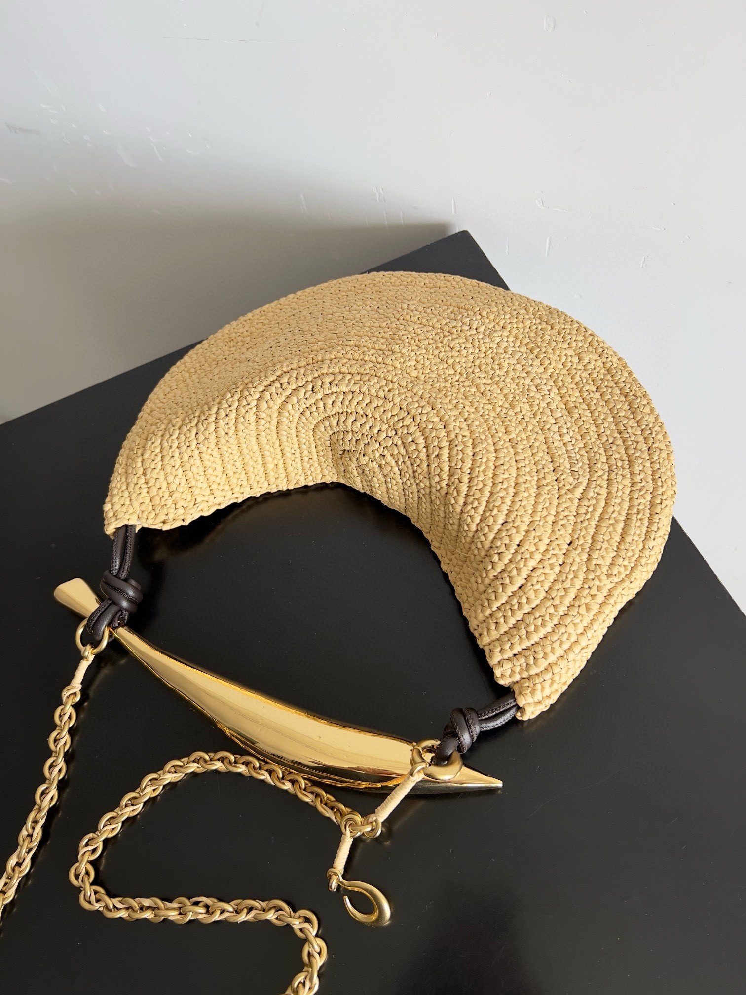bo*te*ga Ve*ne*ta sardine small bag with chain in natural raffia