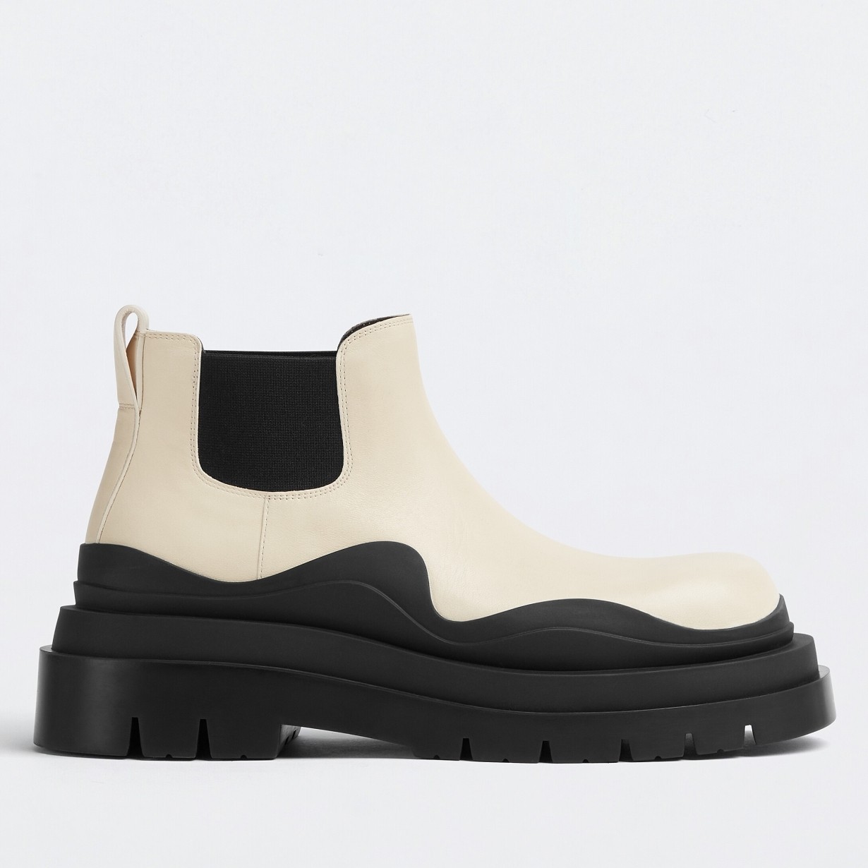 bo*te*ga Ve*ne*ta bv tire ankle boots with black outsole