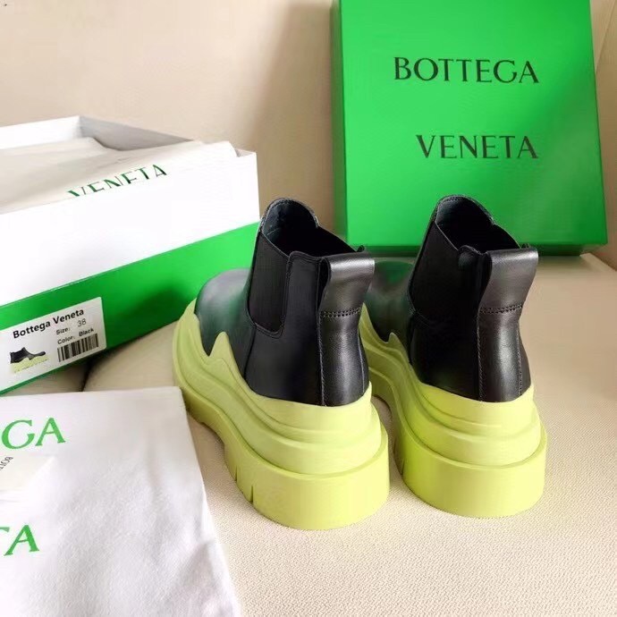 bo*te*ga Ve*ne*ta bv tire ankle boots with yellow outsole