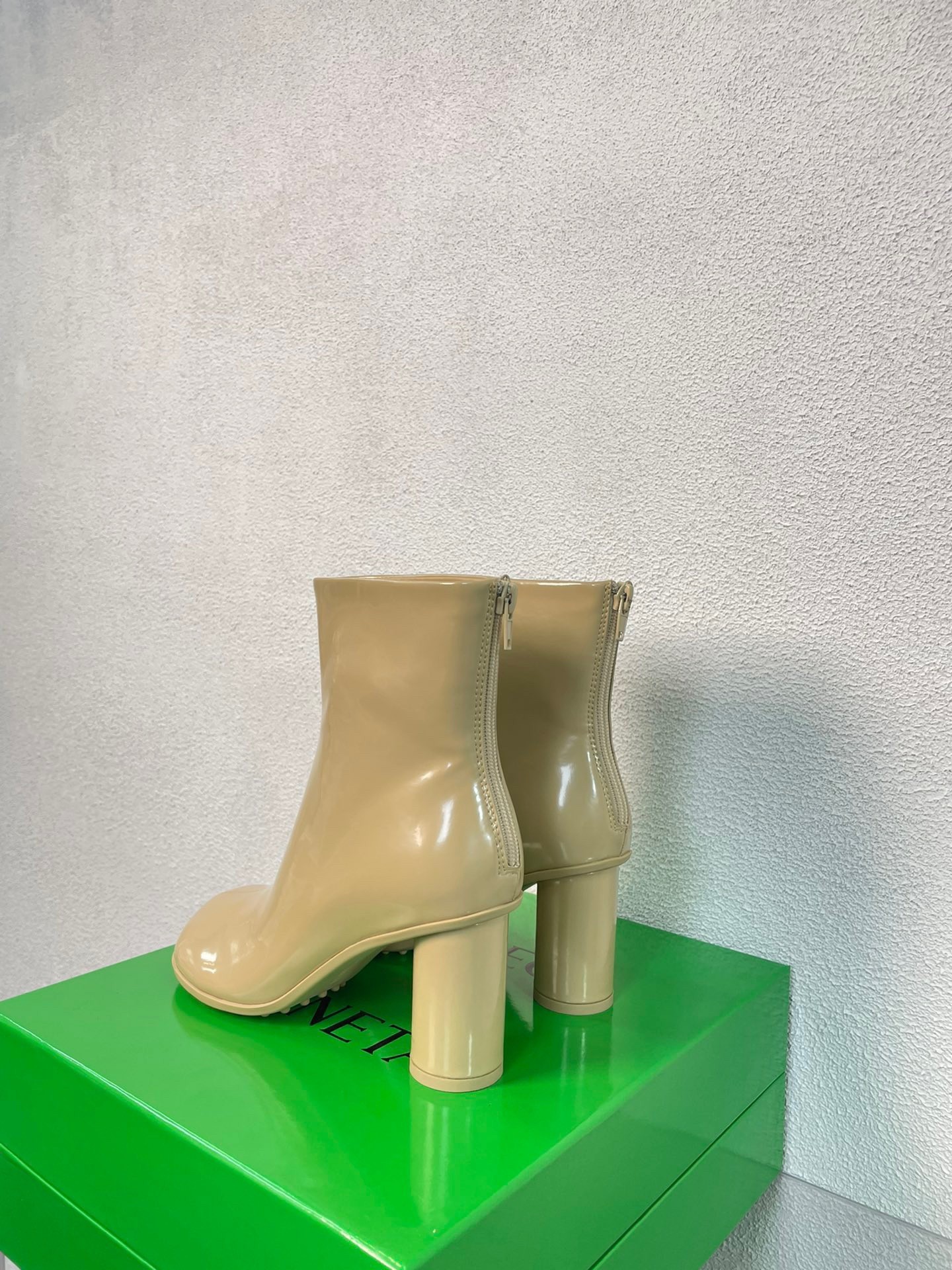 bo*te*ga Ve*ne*ta atomic ankle boots in beige lambskin