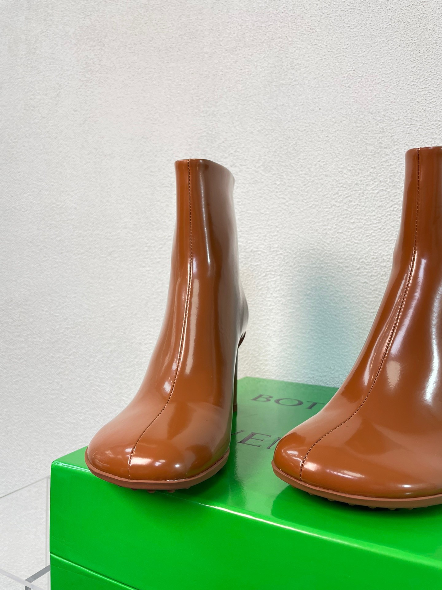 bo*te*ga Ve*ne*ta atomic ankle boots in beige lambskin