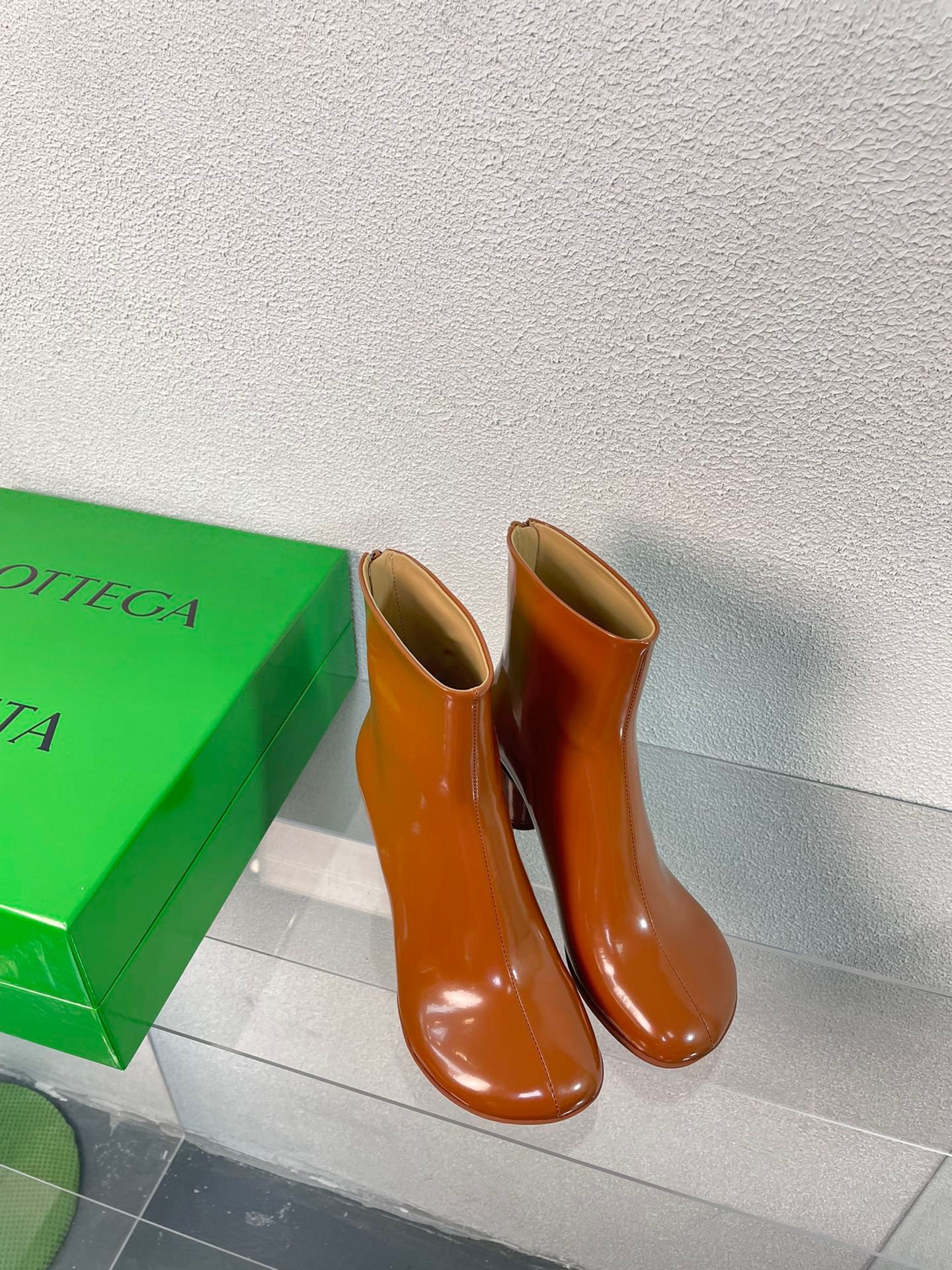 bo*te*ga Ve*ne*ta atomic ankle boots in beige lambskin