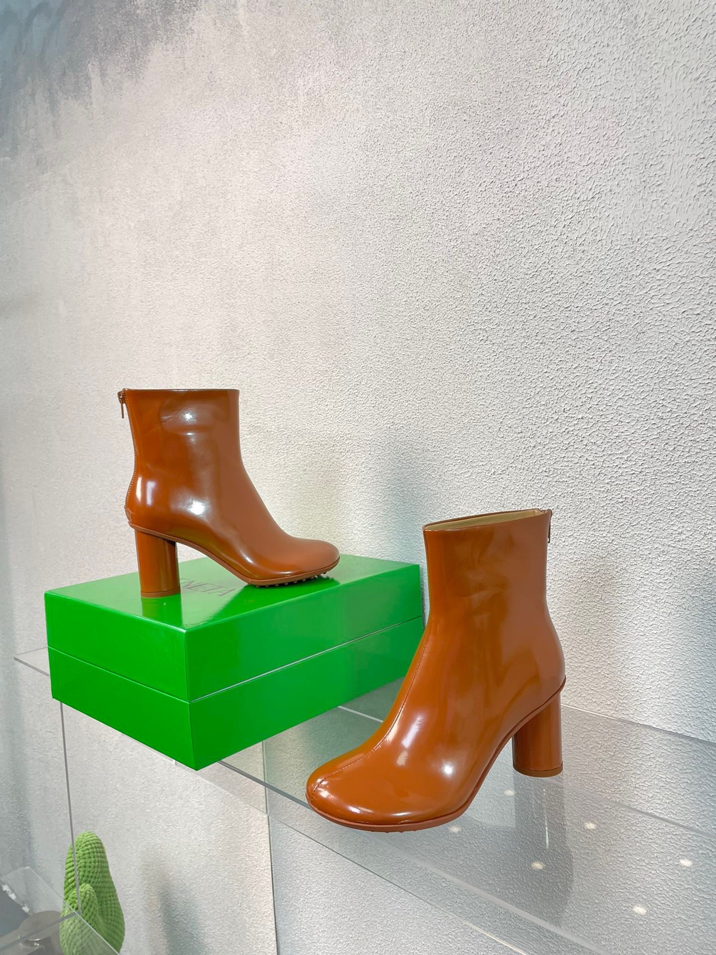 bo*te*ga Ve*ne*ta atomic ankle boots in beige lambskin