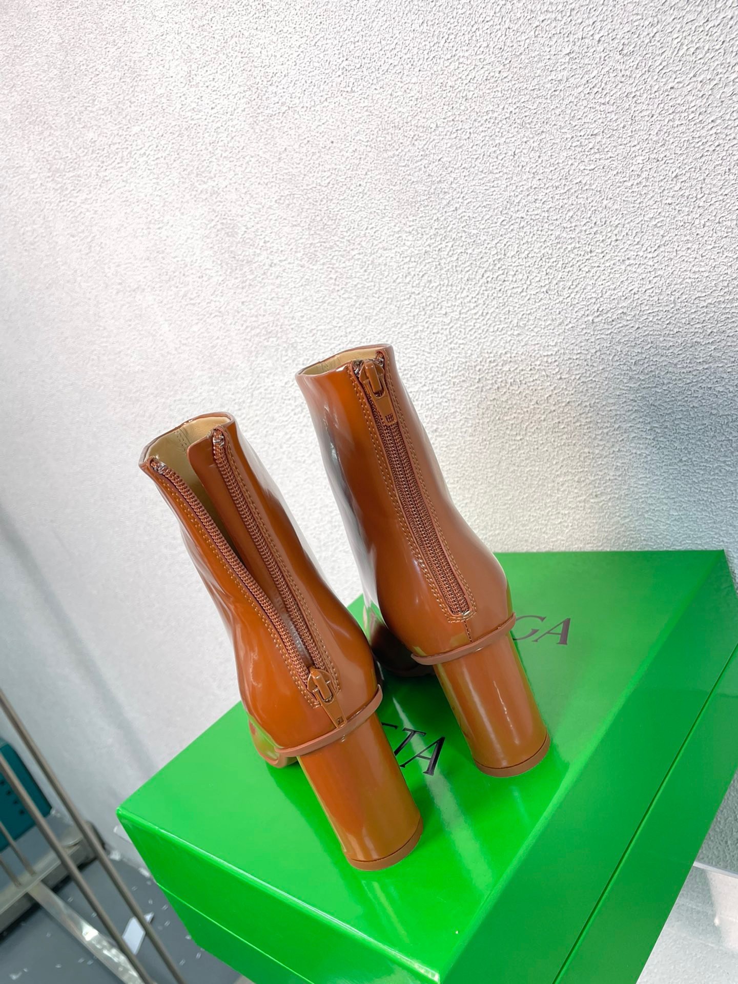 bo*te*ga Ve*ne*ta atomic ankle boots in beige lambskin