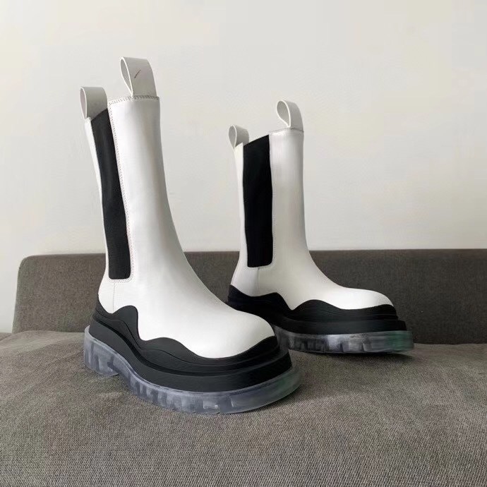 bo*te*ga Ve*ne*ta bv tire chelsea boots in white calfskin