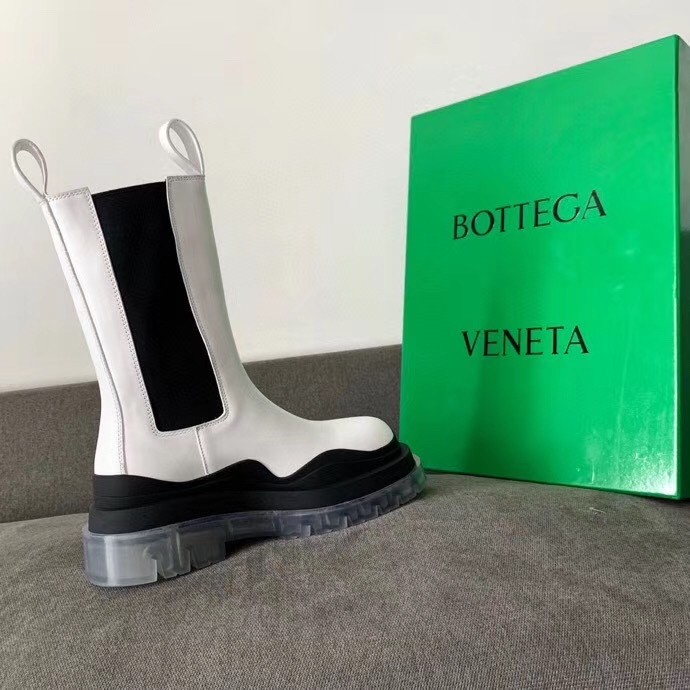 bo*te*ga Ve*ne*ta bv tire chelsea boots in white calfskin