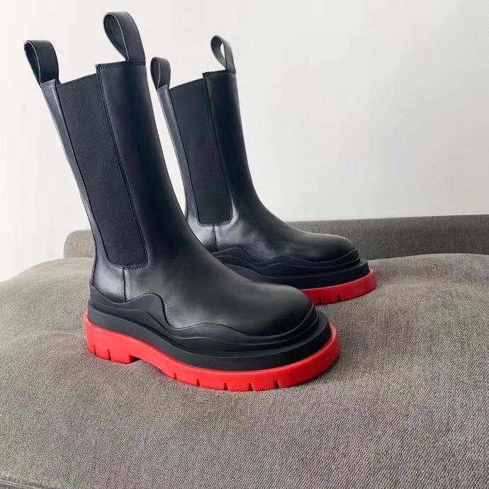 bo*te*ga Ve*ne*ta bv tire chelsea boots with red outsole
