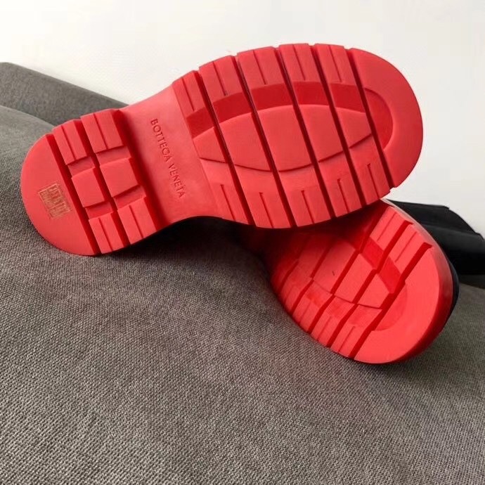 bo*te*ga Ve*ne*ta bv tire chelsea boots with red outsole