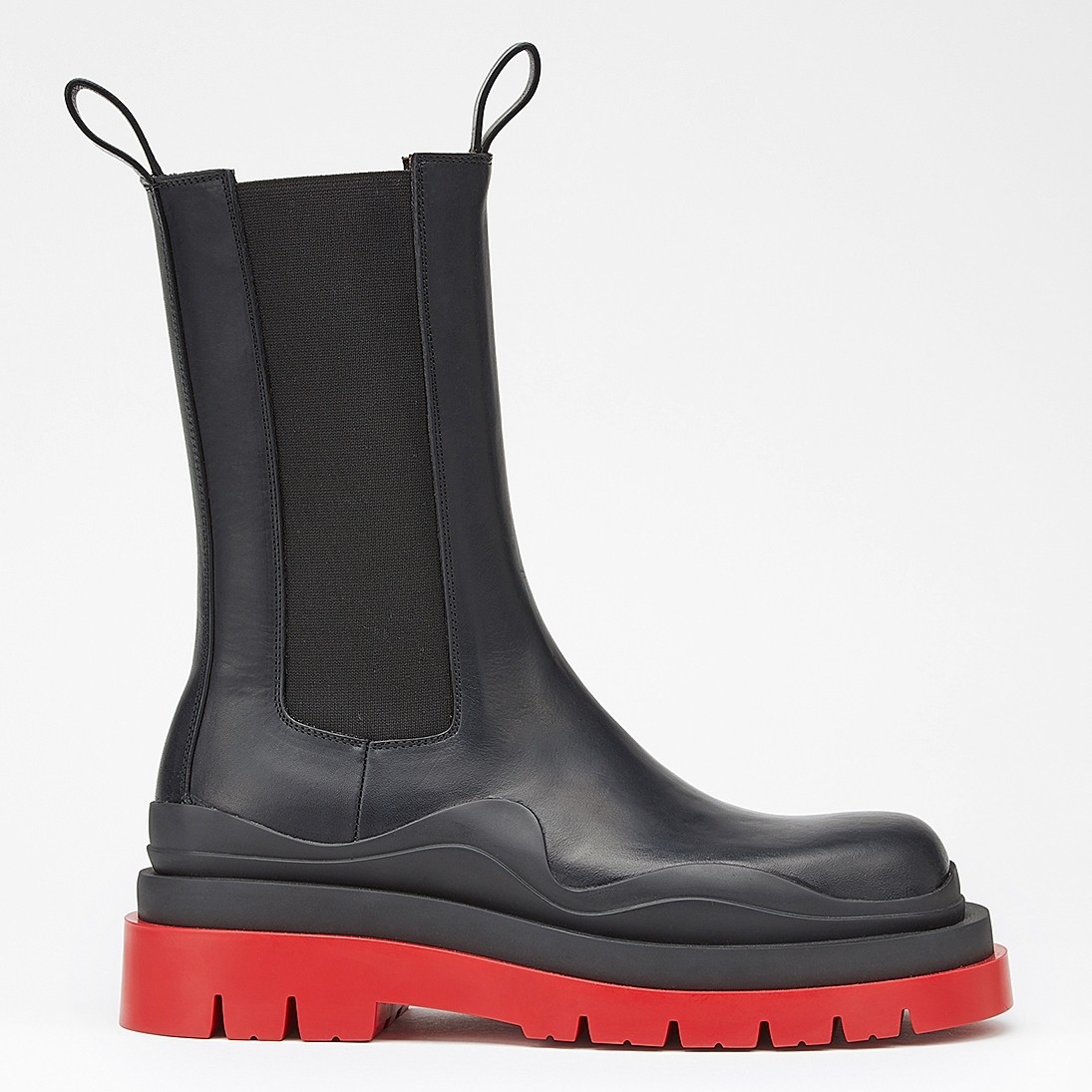 bo*te*ga Ve*ne*ta bv tire chelsea boots with red outsole