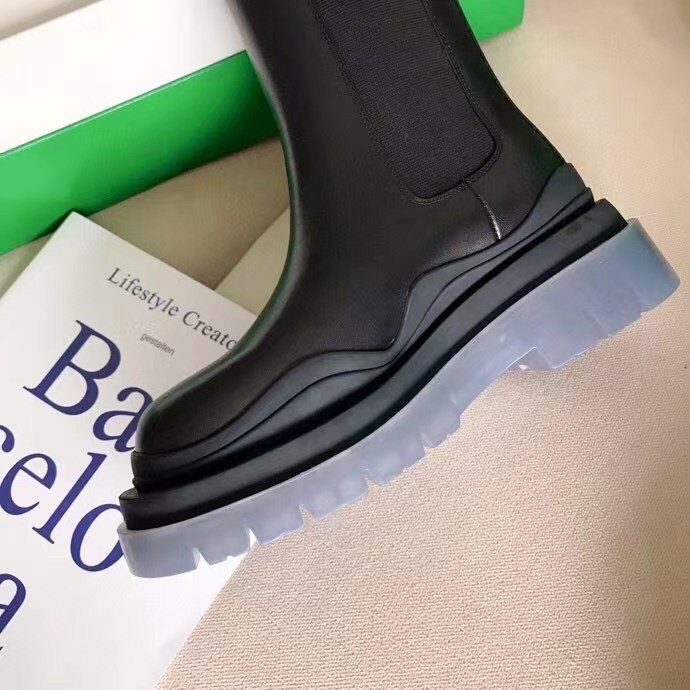 bo*te*ga Ve*ne*ta bv tire chelsea boots with transparent sole