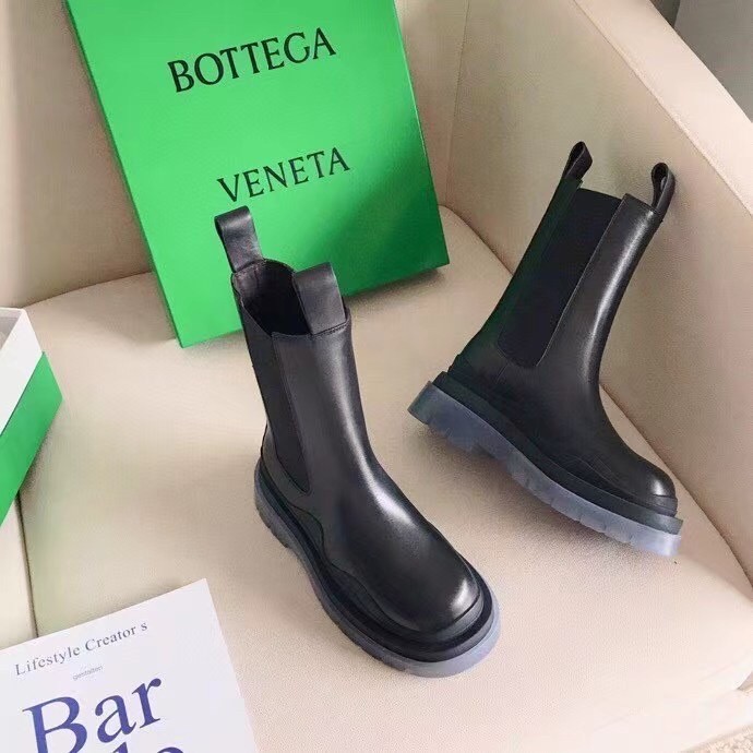 bo*te*ga Ve*ne*ta bv tire chelsea boots with transparent sole