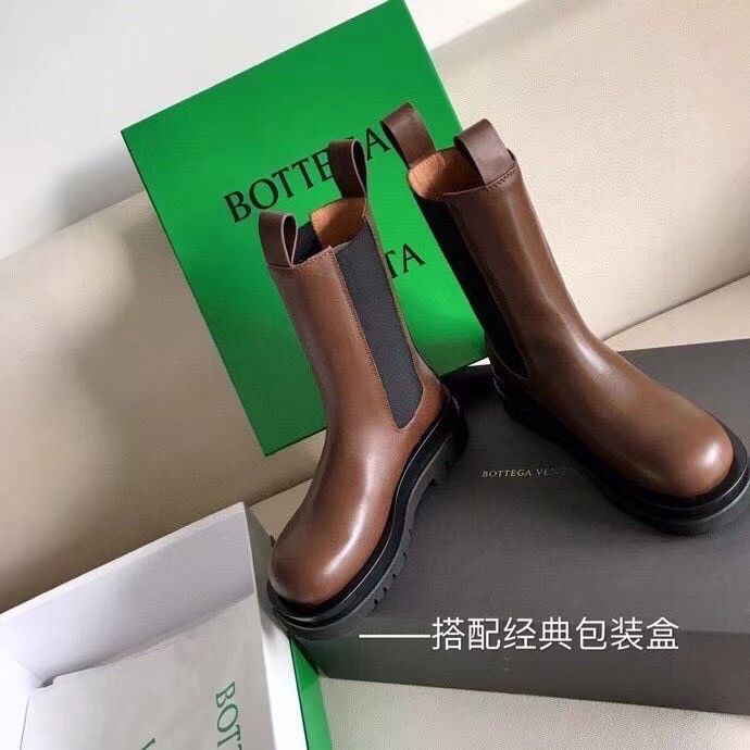bo*te*ga Ve*ne*ta bv lug chelsea boots in brown calfskin