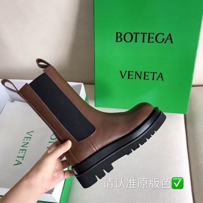 bo*te*ga Ve*ne*ta bv lug chelsea boots in brown calfskin