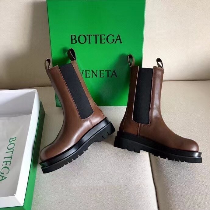 bo*te*ga Ve*ne*ta bv lug chelsea boots in brown calfskin