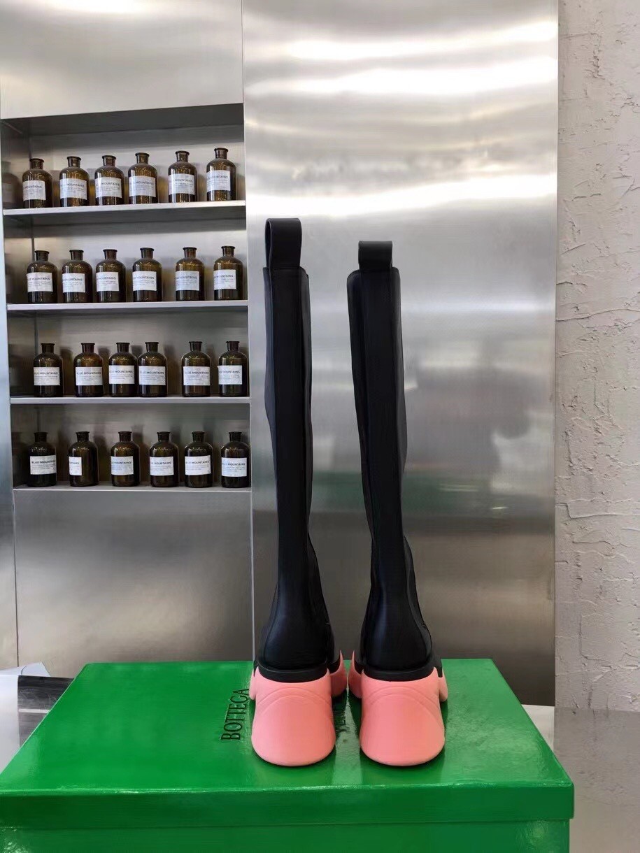 bo*te*ga Ve*ne*ta flash knee-high boots with pink outsole