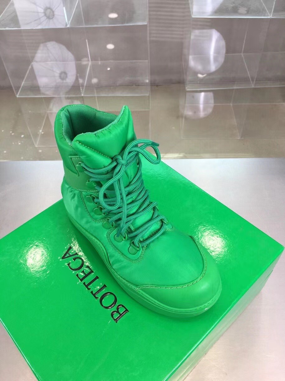 bo*te*ga Ve*ne*ta puddle bomber ankle boots in green fabric