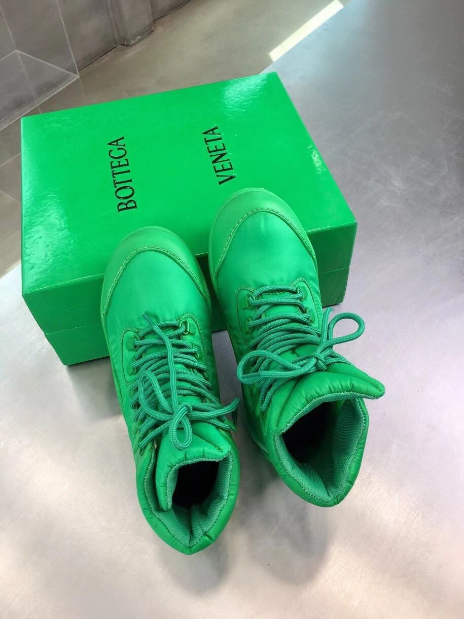 bo*te*ga Ve*ne*ta puddle bomber ankle boots in green fabric