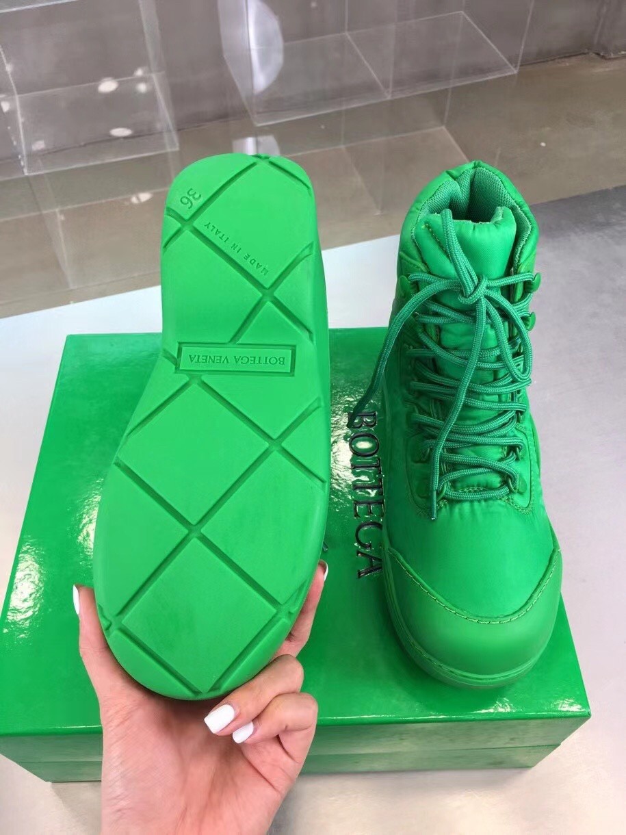 bo*te*ga Ve*ne*ta puddle bomber ankle boots in green fabric
