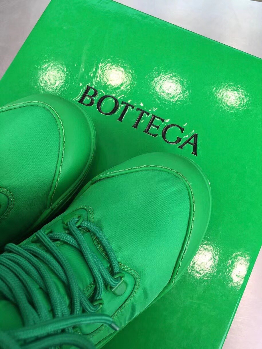 bo*te*ga Ve*ne*ta puddle bomber ankle boots in green fabric
