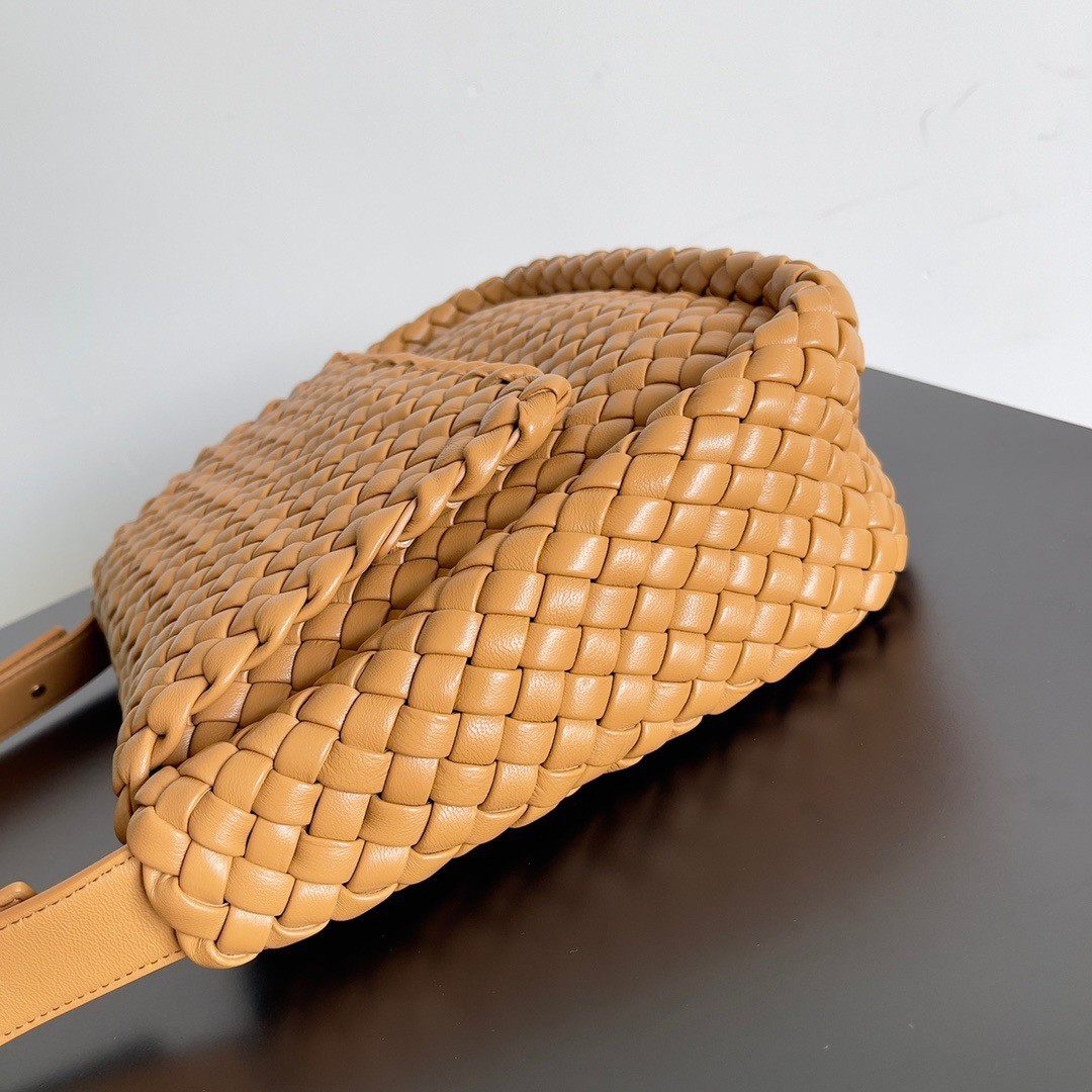 bo*te*ga Ve*ne*ta cobble small bag in caramel intrecciato leather