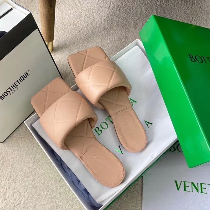 bo*te*ga Ve*ne*ta rubber lido slides in peachy lambskin