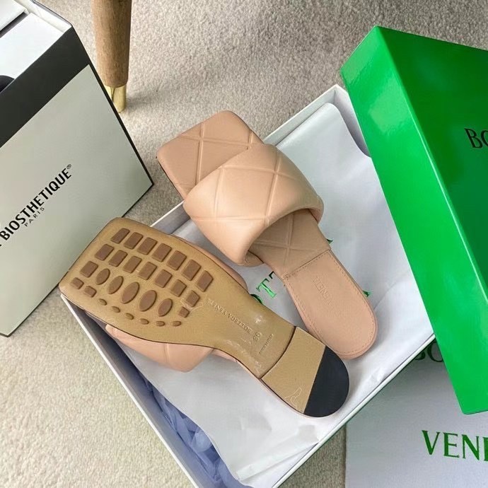 bo*te*ga Ve*ne*ta rubber lido slides in peachy lambskin