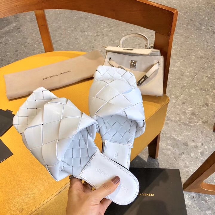 bo*te*ga Ve*ne*ta lido slides in white intreccio lambskin