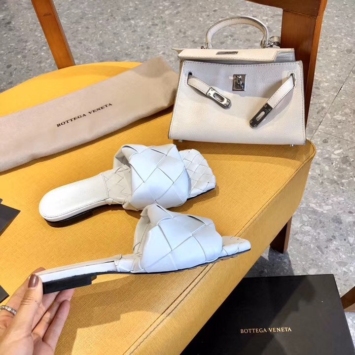 bo*te*ga Ve*ne*ta lido slides in white intreccio lambskin