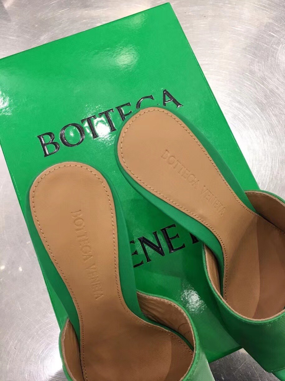 bo*te*ga Ve*ne*ta stretch mules 90mm in green lambskin
