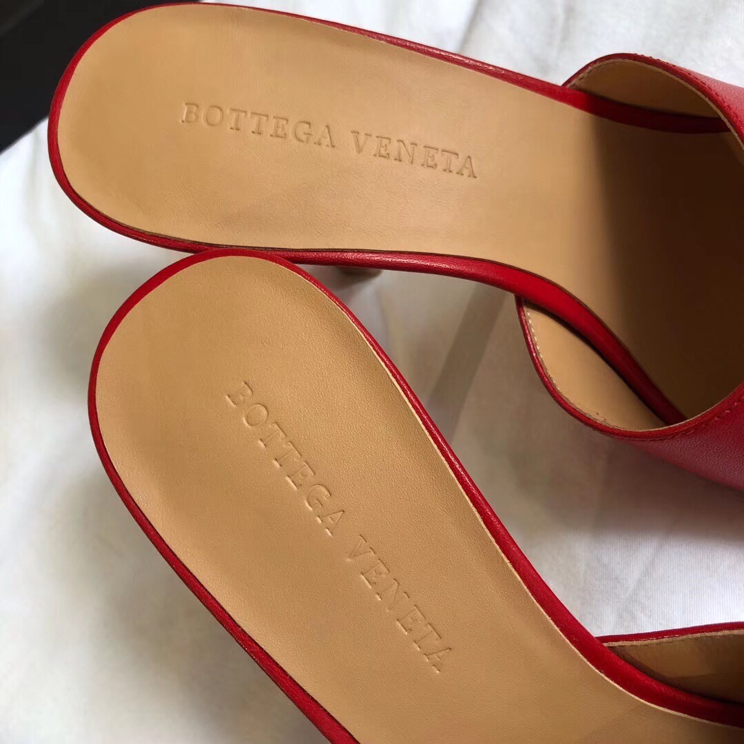 bo*te*ga Ve*ne*ta stretch mules 90mm in red lambskin