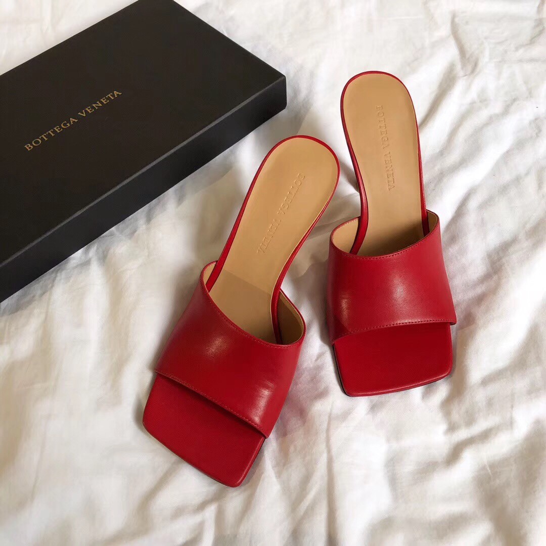 bo*te*ga Ve*ne*ta stretch mules 90mm in red lambskin