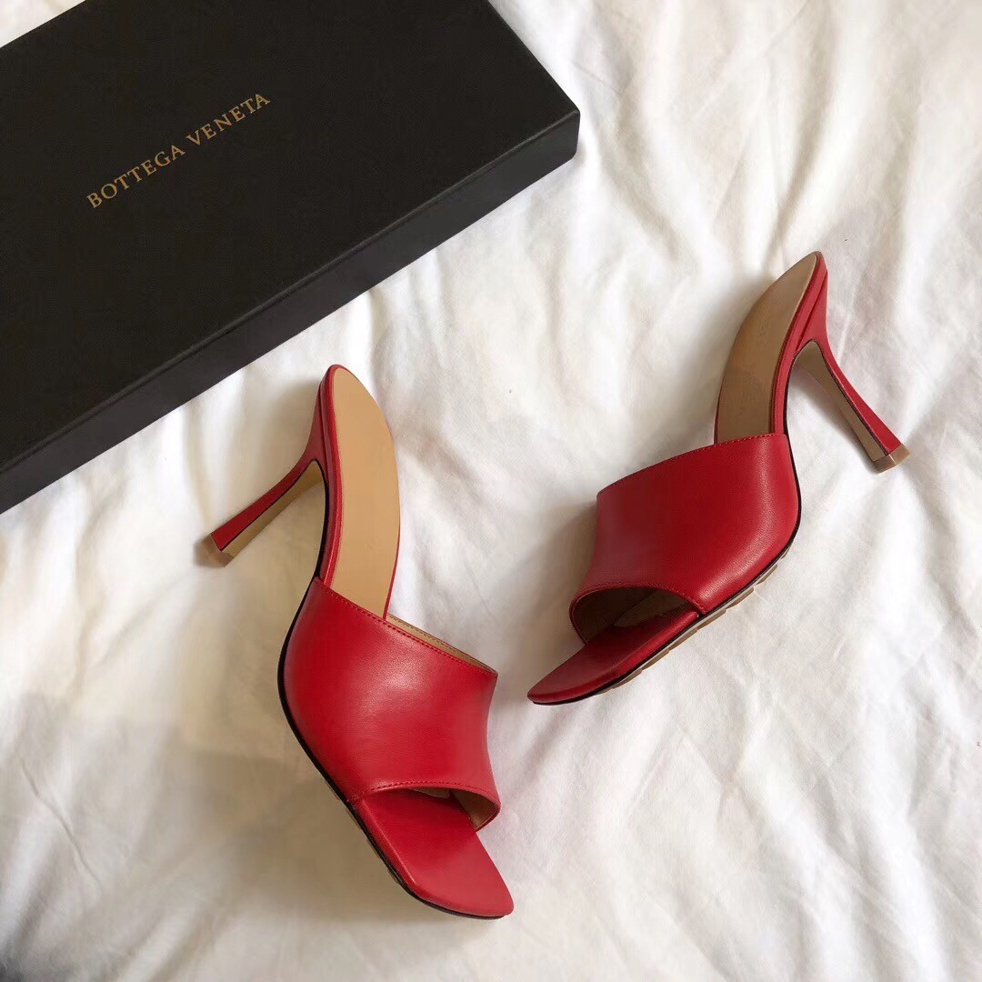 bo*te*ga Ve*ne*ta stretch mules 90mm in red lambskin