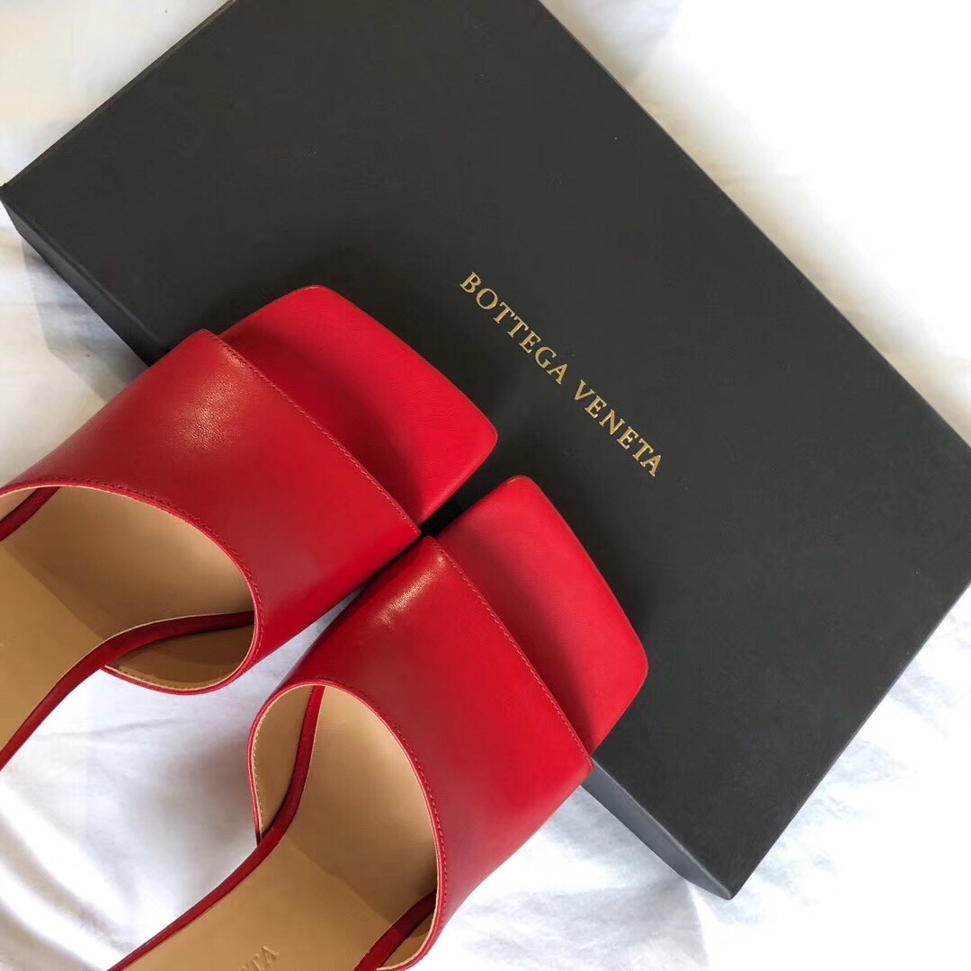 bo*te*ga Ve*ne*ta stretch mules 90mm in red lambskin