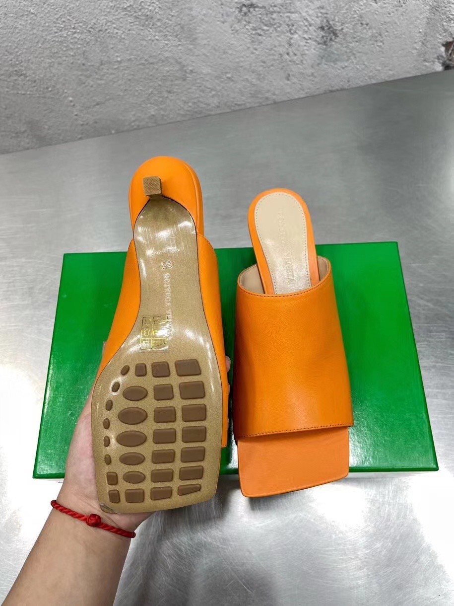 bo*te*ga Ve*ne*ta stretch mules 40mm in orange lambskin