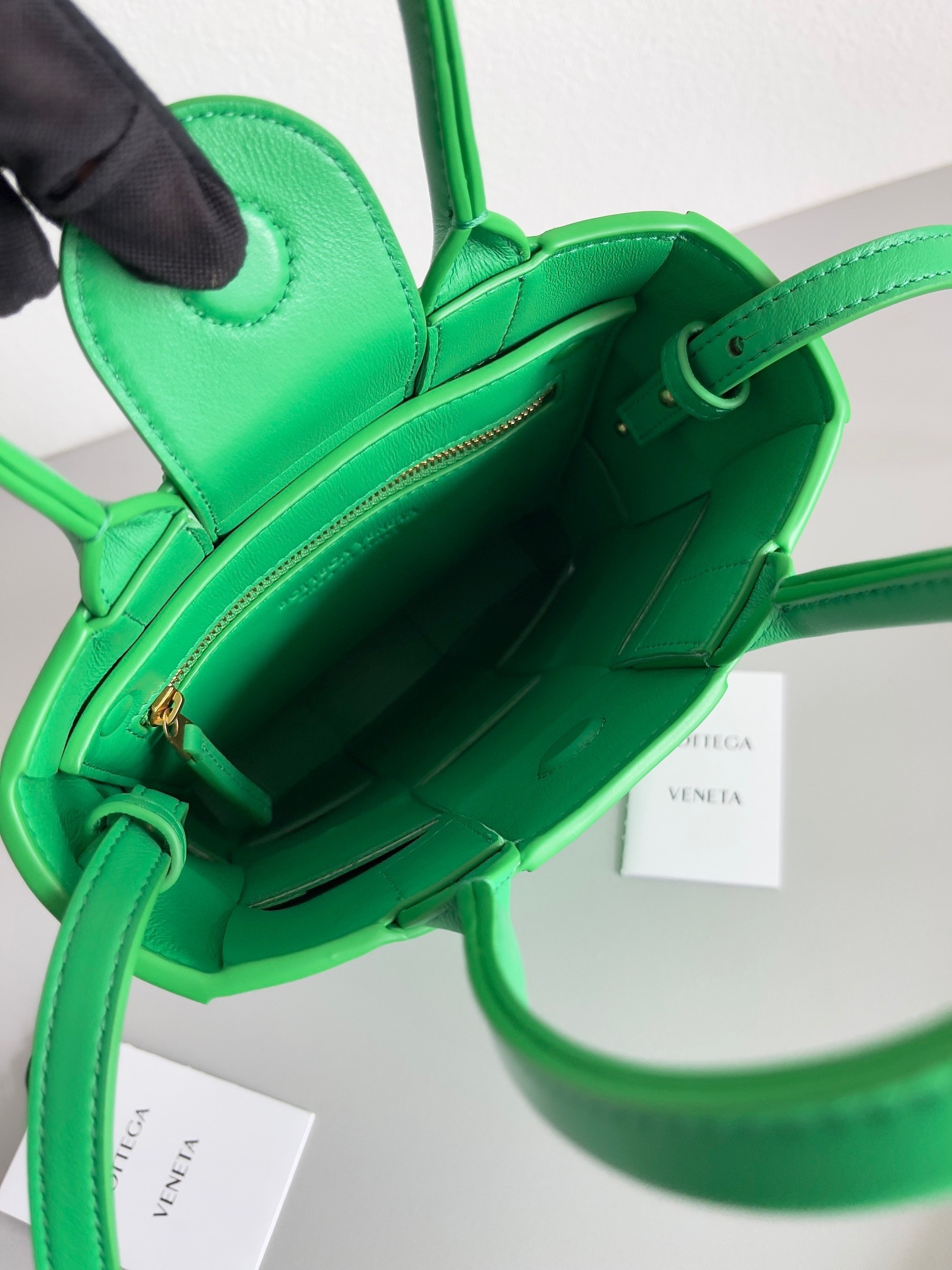 bo*te*ga Ve*ne*ta mini cassette tote bag in parakeet lambskin